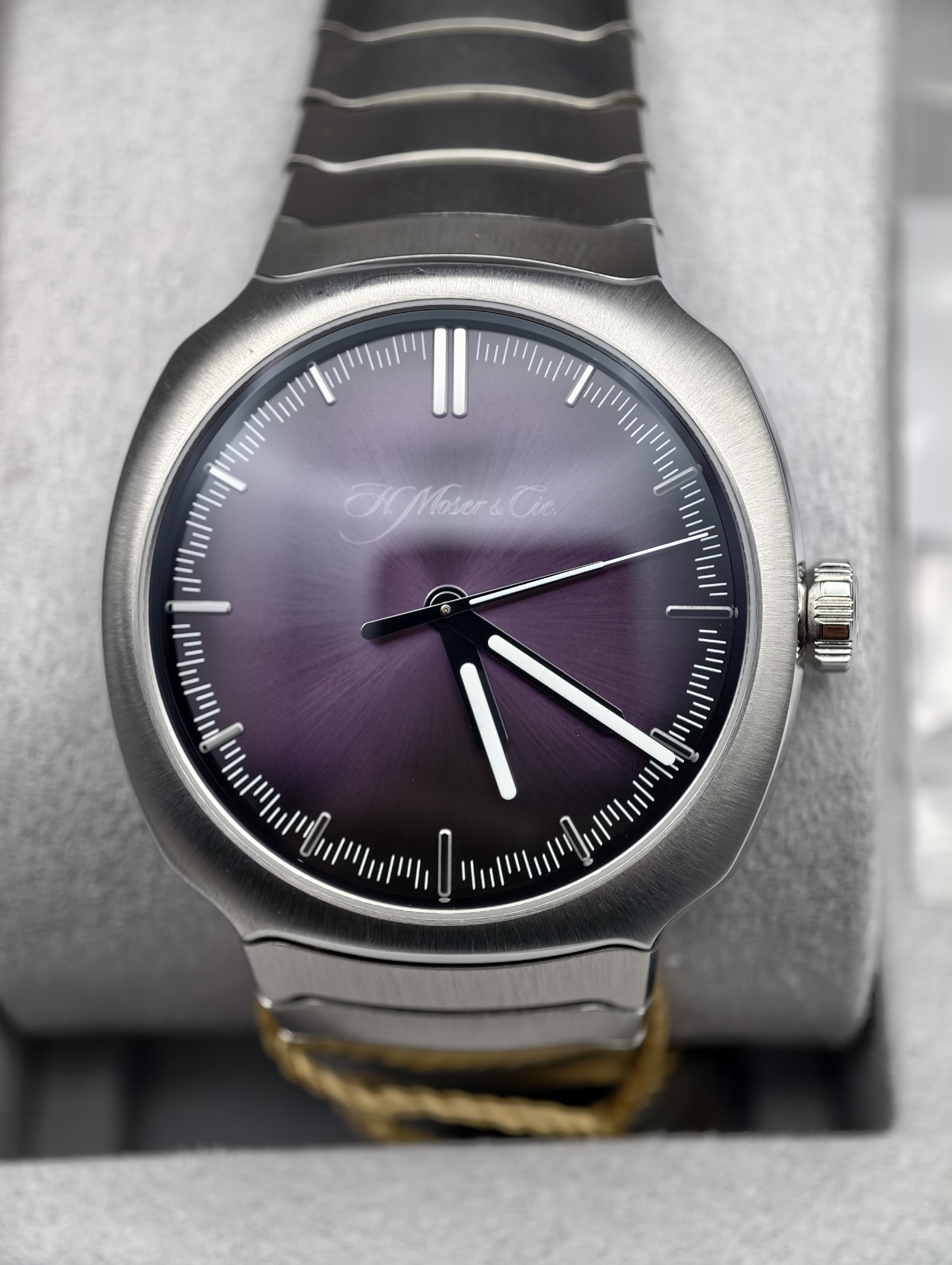 H. Moser & Cie Streamliner Purple Haze
