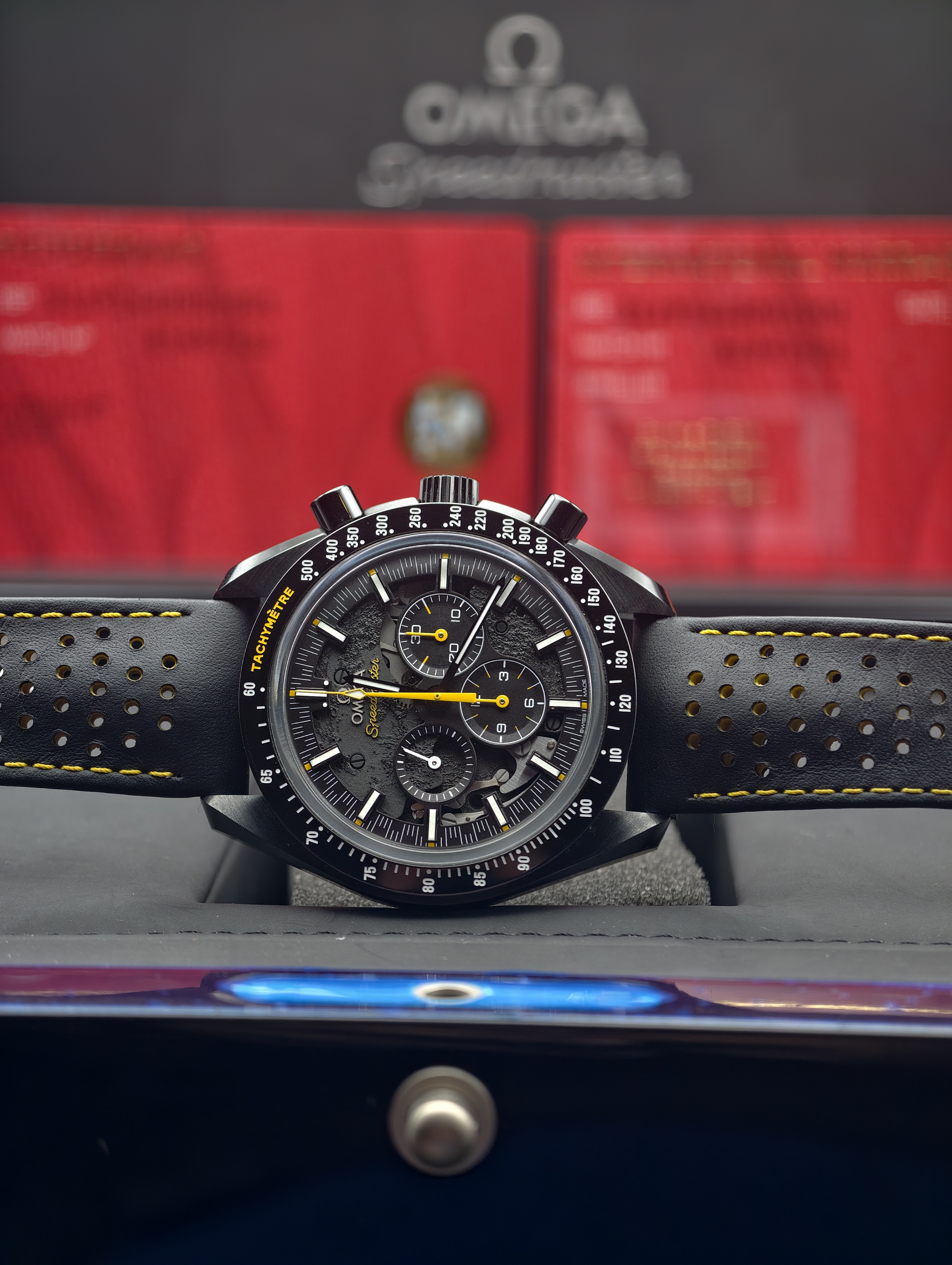 Omega  Speedmaster Dark side of the moon