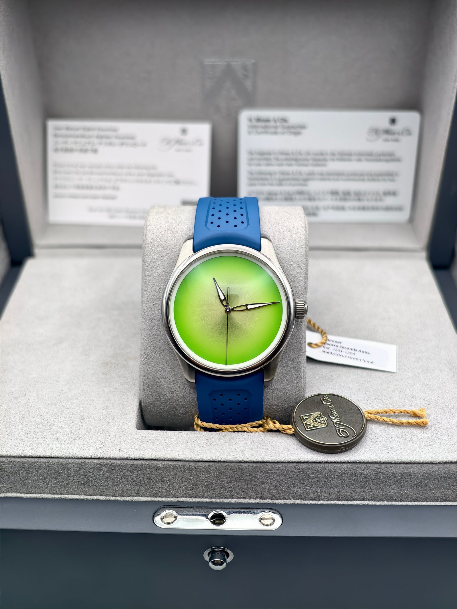 H. Moser & Cie Pioneer Centre Seconds Citrus Green Fumé