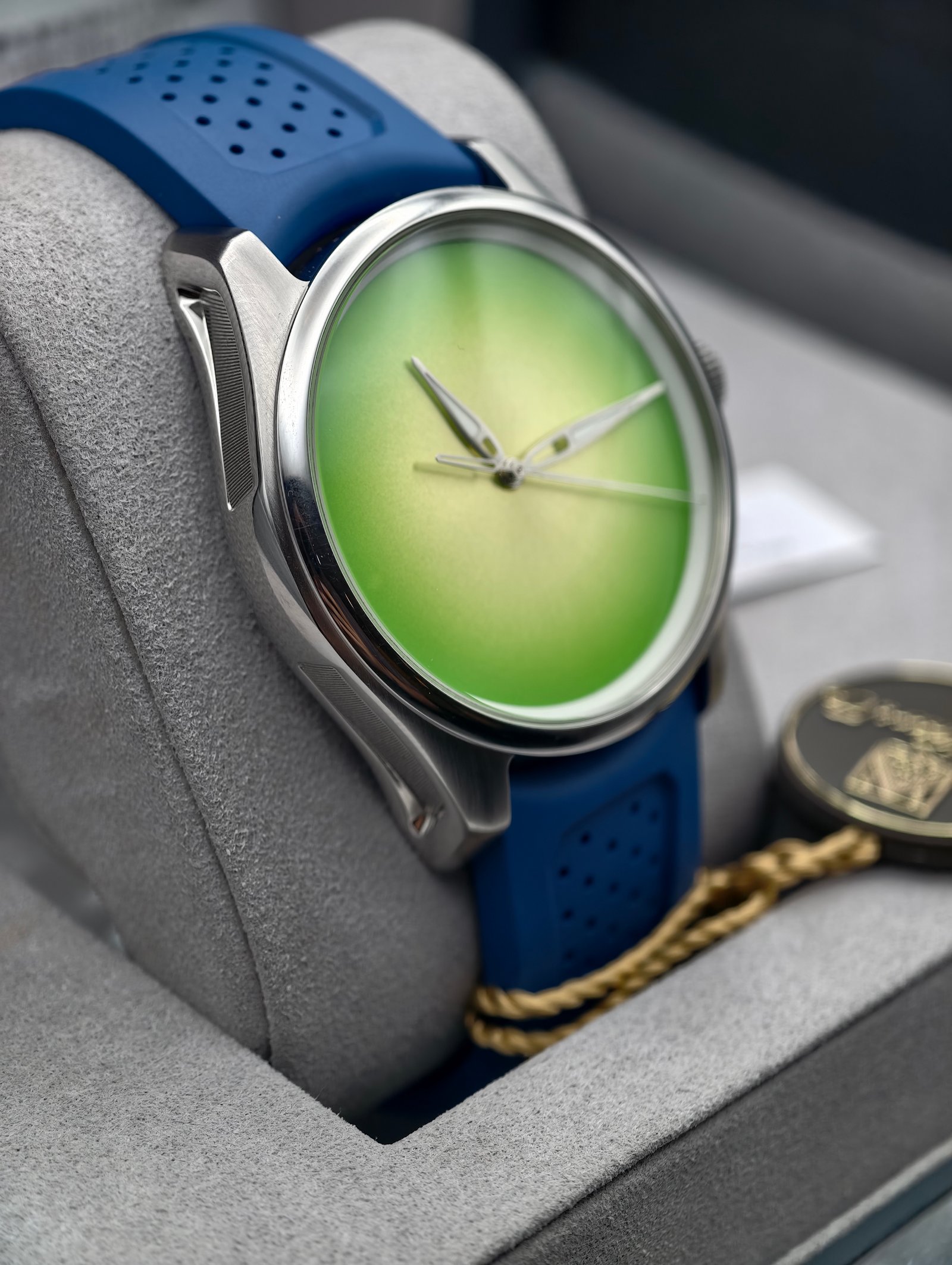 H. Moser & Cie Pioneer Centre Seconds Citrus Green Fumé