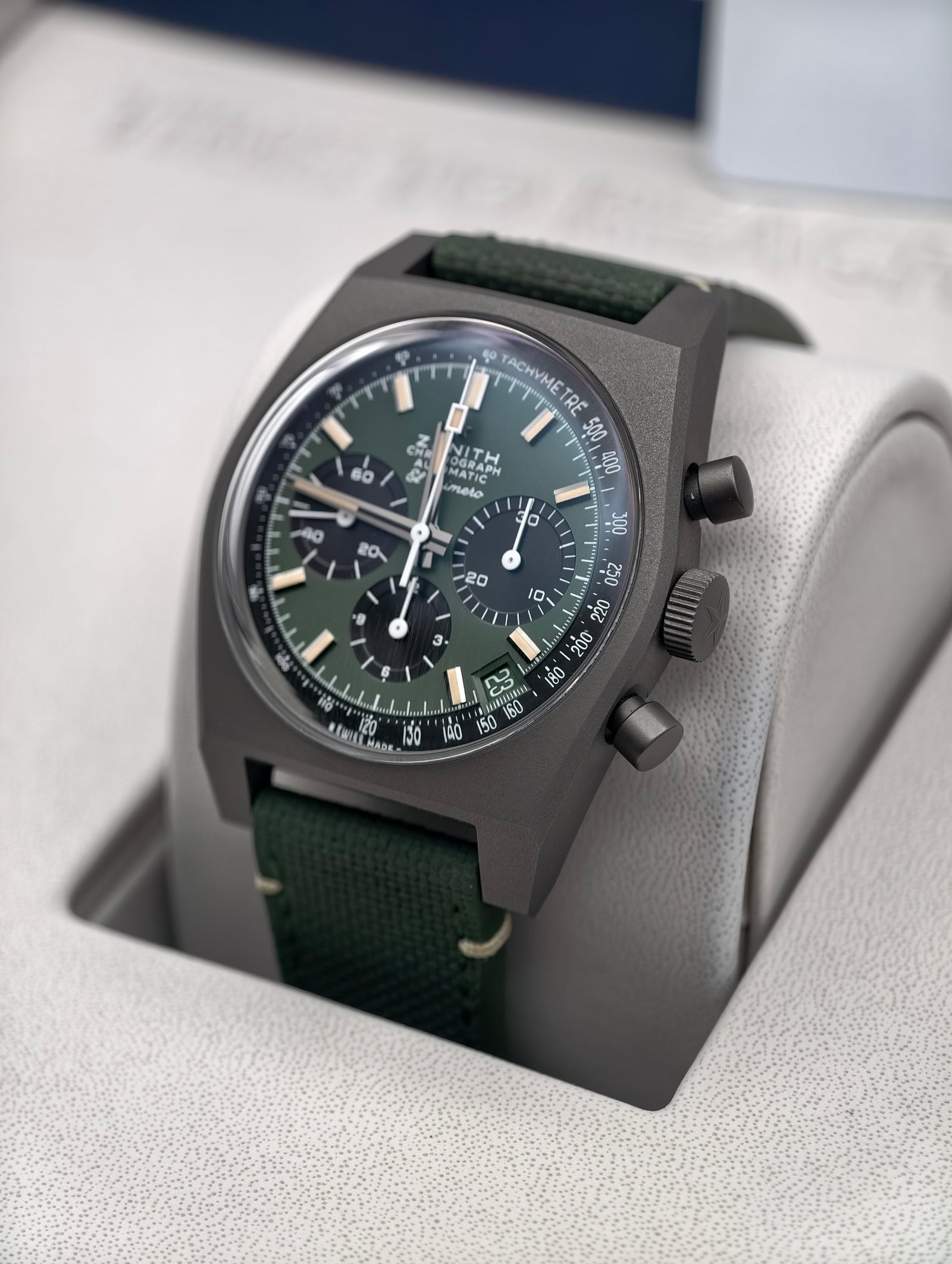 Zenith  Chronomaster Revival Safari